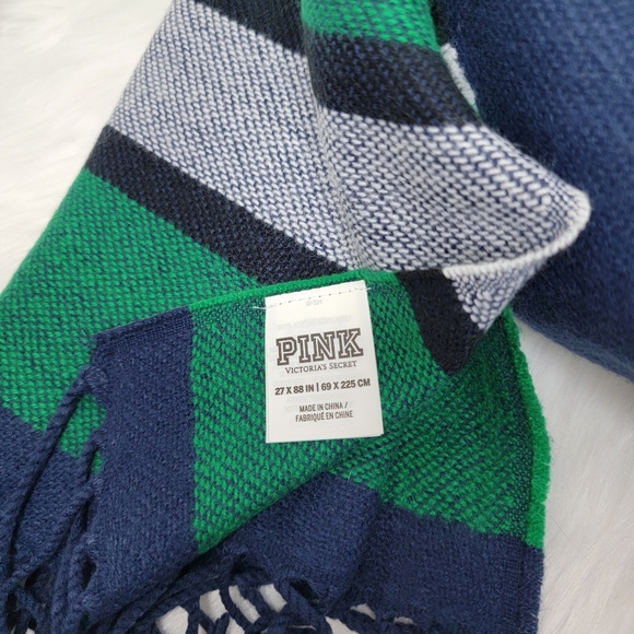 PINK Victoria's Secret logo blanket scarf limited edition. - Picture 5 of 5